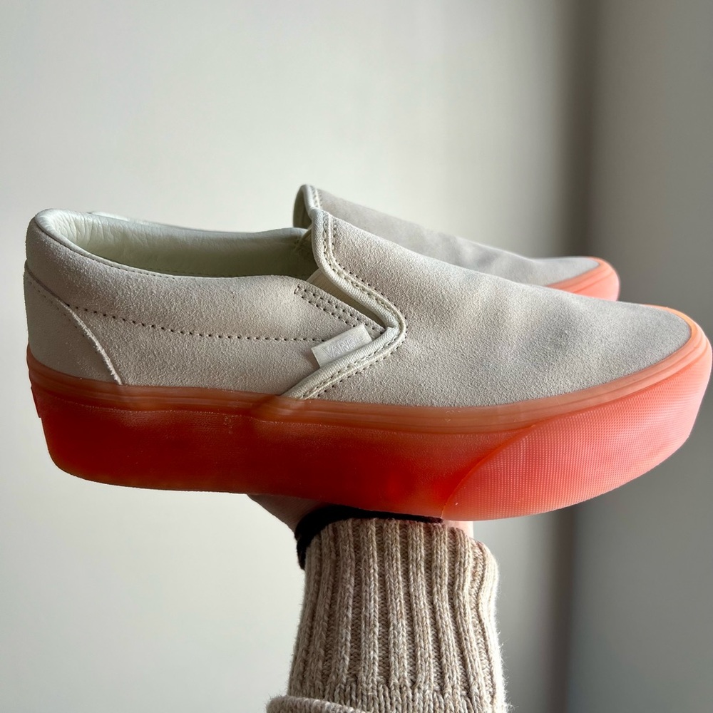 Vans Women's 9 Platform Shoe in Suede with pink gum sole